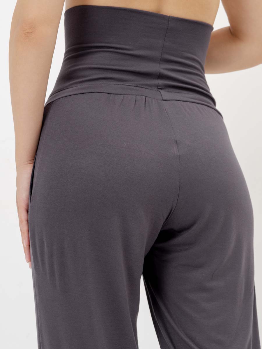 Костюм домашний с брюками и футболкой для беременных графитовый