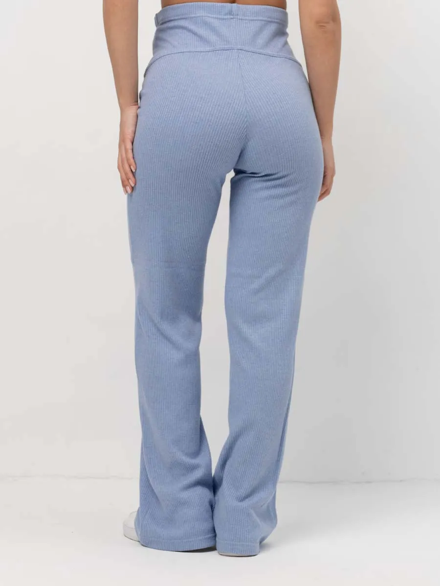 Костюм для беременных и кормящих на весну голубой