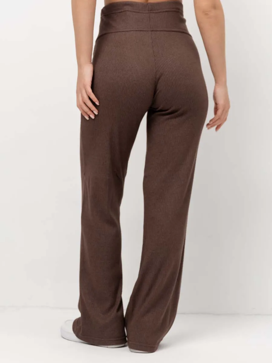 Костюм для беременных и кормящих на весну коричневый